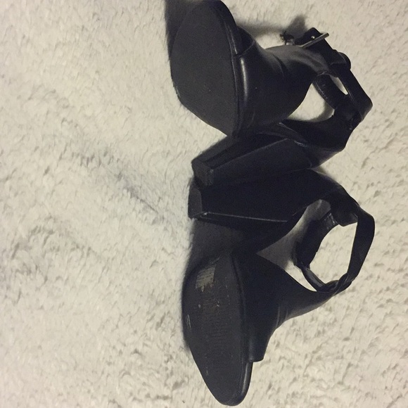 Shoes - Picture 3 of 4